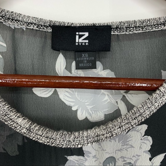 IZ Byer Static Gray Floral Print Sheer Panel High Low Thin Sweater Size XS - Picture 8 of 16